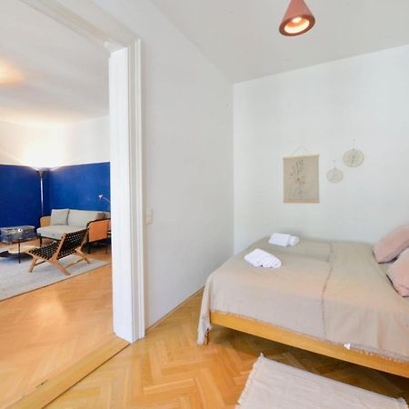 Beautiful Flat Next To Karlskirche Vienna Exterior photo