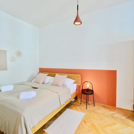 Beautiful Flat Next To Karlskirche Vienna Exterior photo