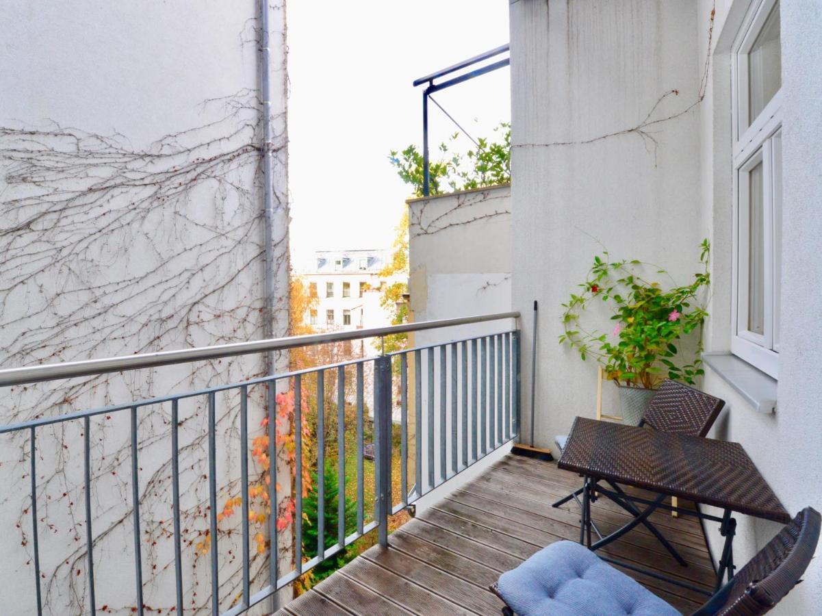 Beautiful Flat Next To Karlskirche Vienna Exterior photo