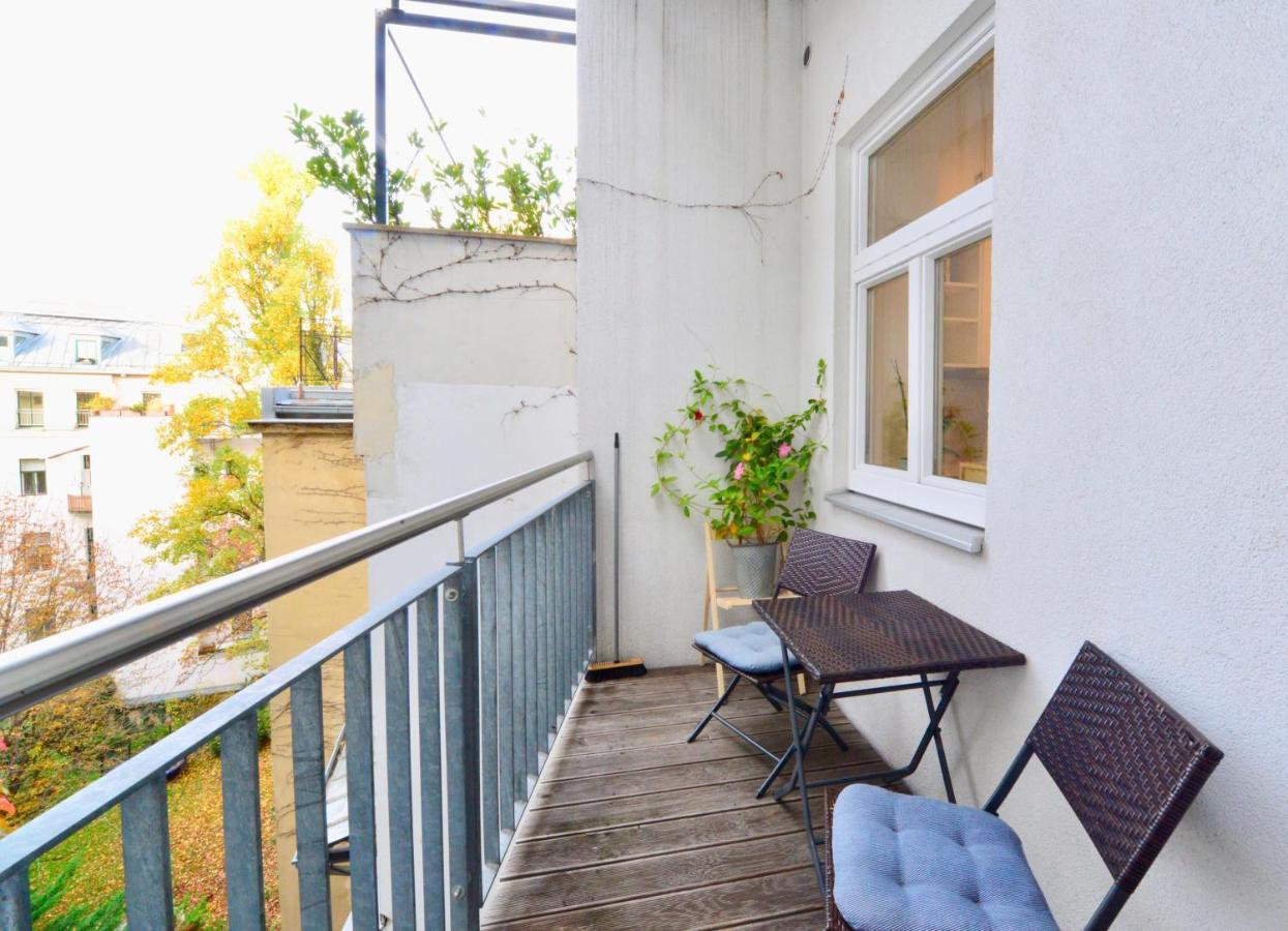 Beautiful Flat Next To Karlskirche Vienna Exterior photo