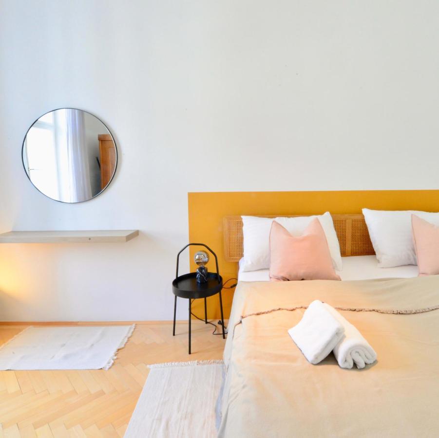 Beautiful Flat Next To Karlskirche Vienna Exterior photo
