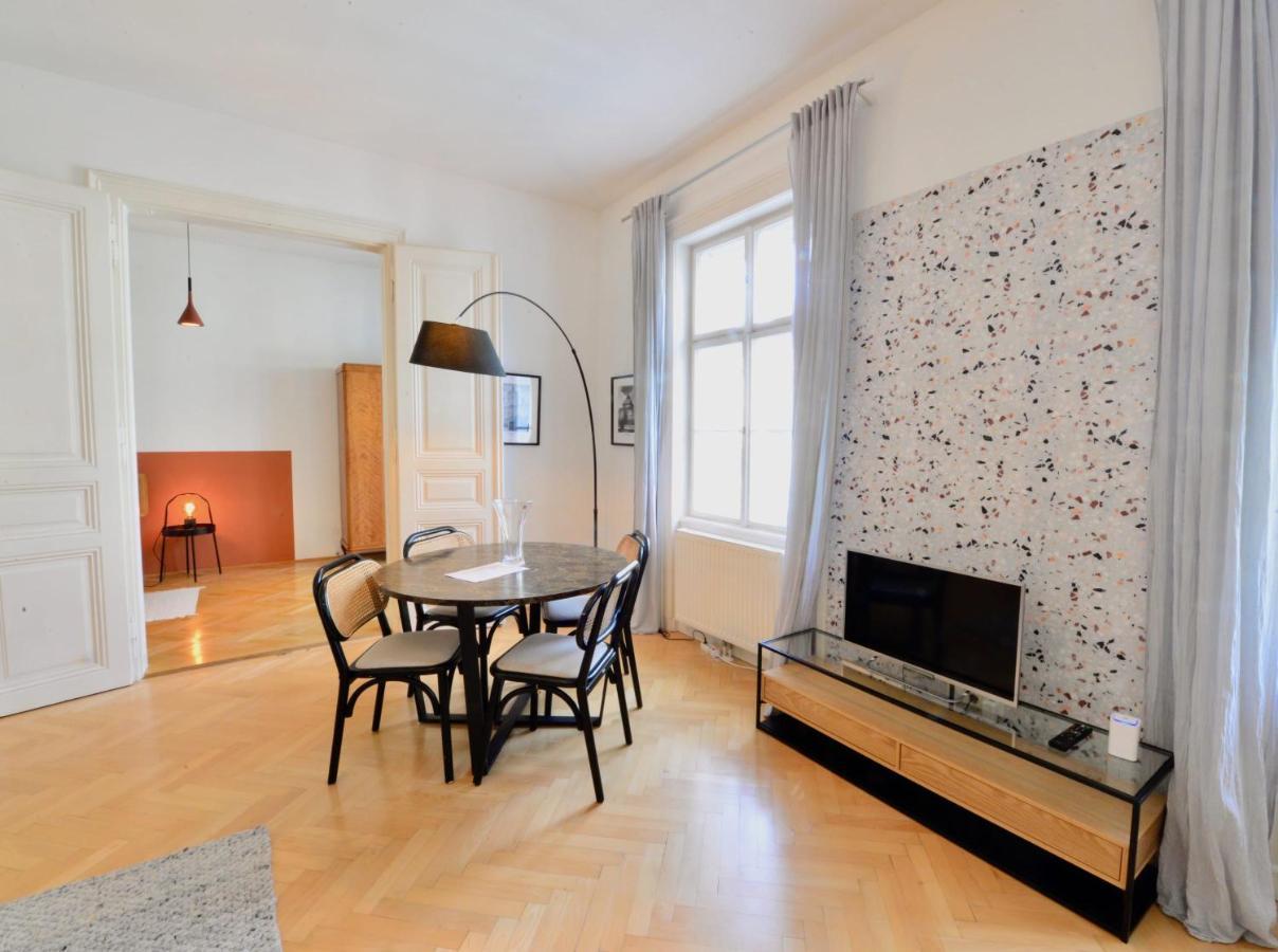 Beautiful Flat Next To Karlskirche Vienna Exterior photo