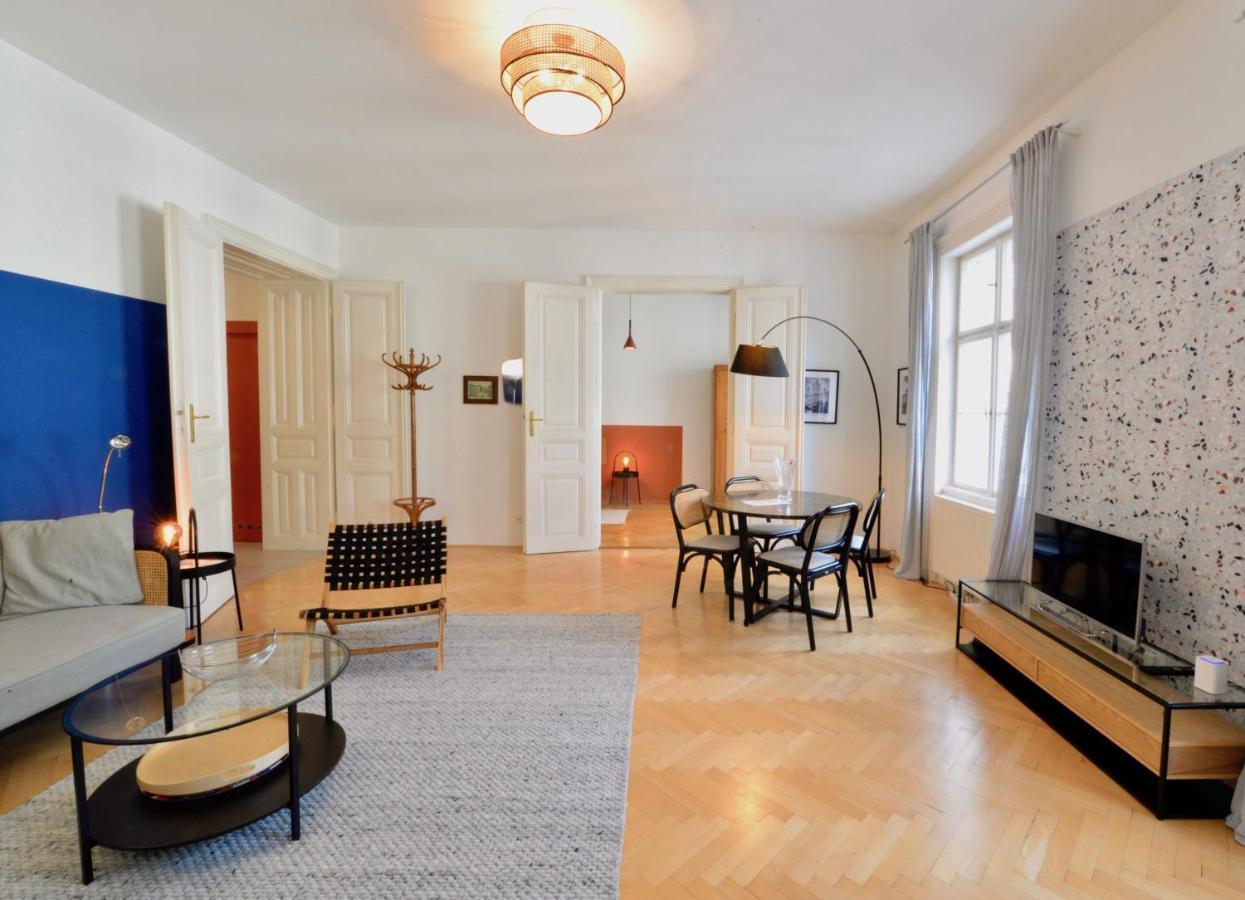 Beautiful Flat Next To Karlskirche Vienna Exterior photo