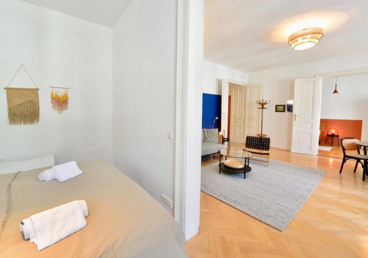 Beautiful Flat Next To Karlskirche Vienna Exterior photo