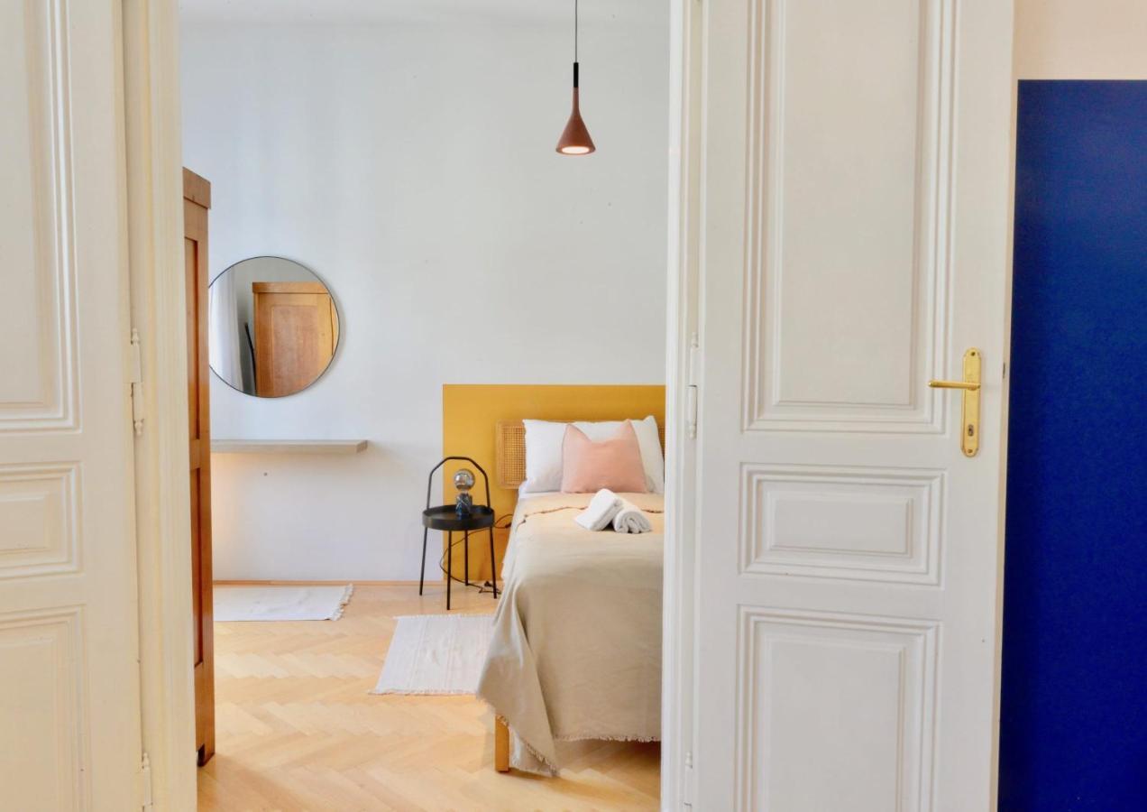 Beautiful Flat Next To Karlskirche Vienna Exterior photo